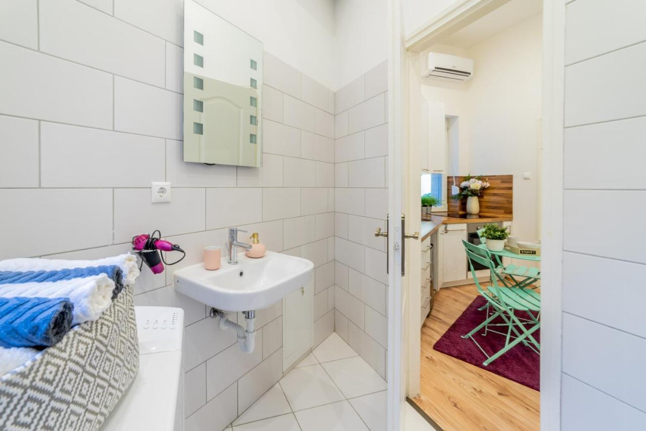 Real Apartments Anker II บูดาเปสต์ ภายนอก รูปภาพ